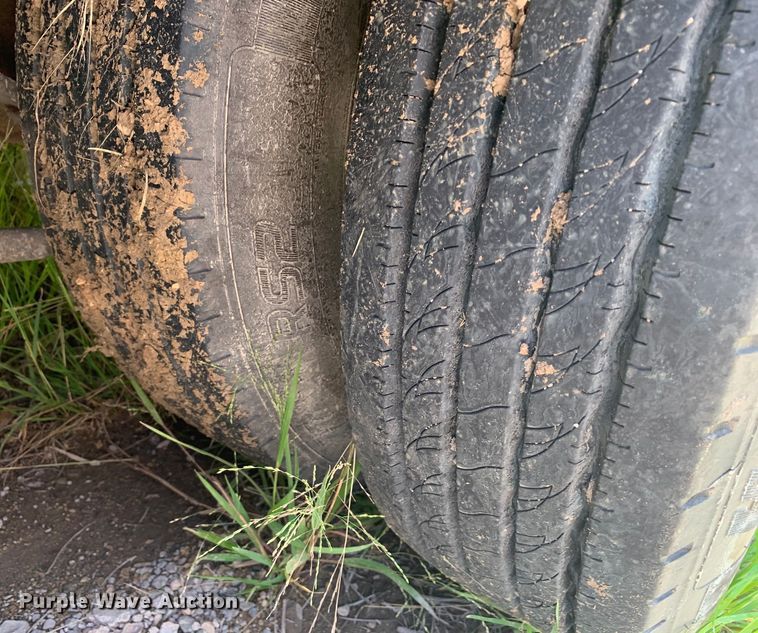 image for item DM7890 2004 Great Dane drop deck trailer