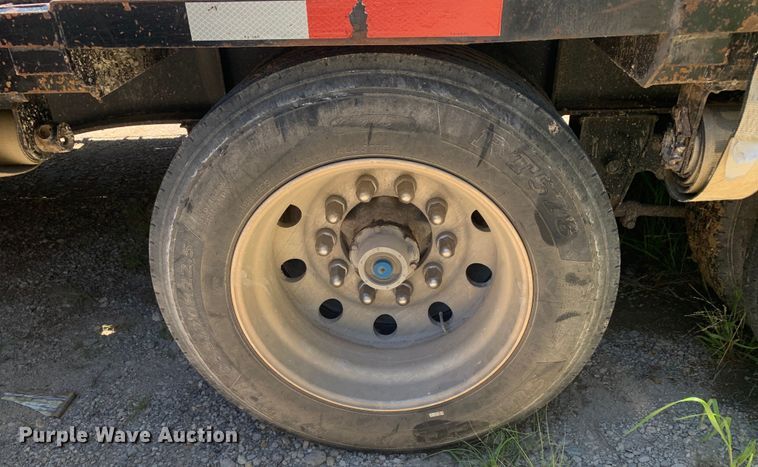 image for item DM7890 2004 Great Dane drop deck trailer