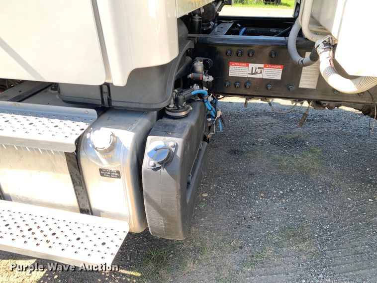 image for item DM7909 2021 Freightliner  Business Class M2 refuse truck