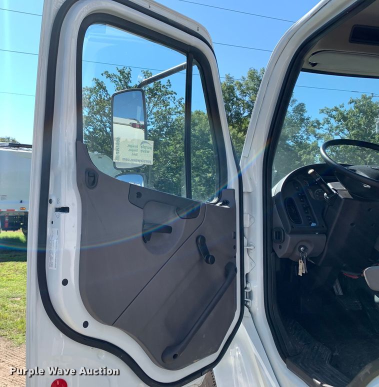 image for item DM7909 2021 Freightliner  Business Class M2 refuse truck