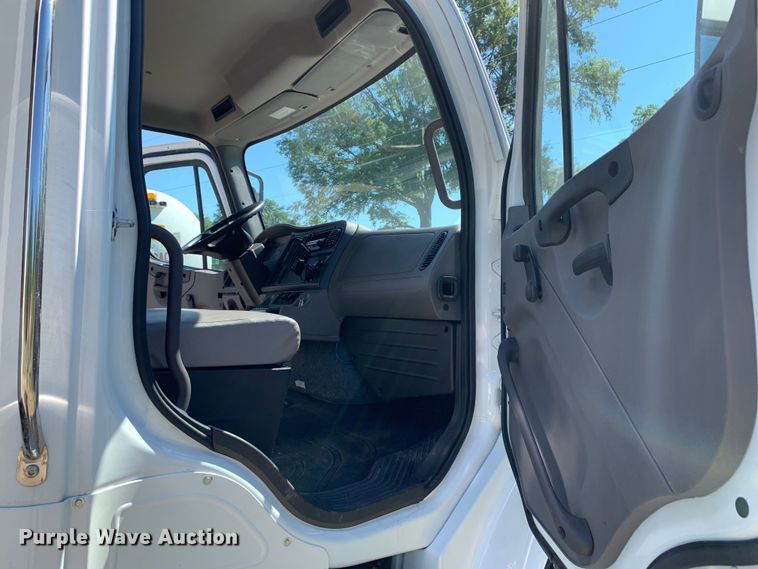 image for item DM7909 2021 Freightliner  Business Class M2 refuse truck