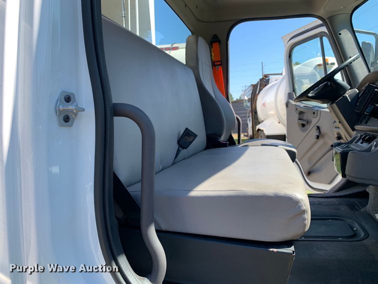 image for item DM7909 2021 Freightliner  Business Class M2 refuse truck