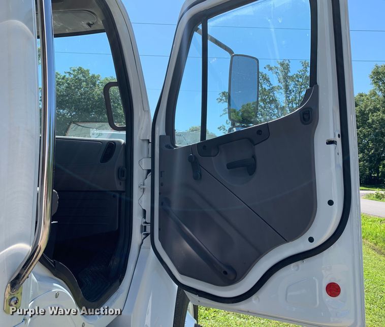 image for item DM7909 2021 Freightliner  Business Class M2 refuse truck