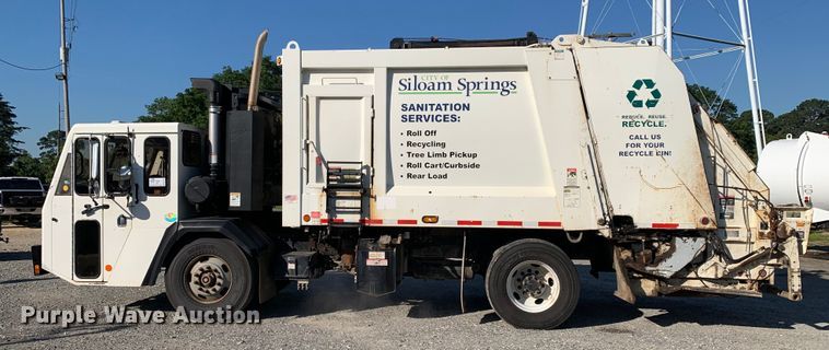 image for item DM7910 2015 Crane Carrier Low Entry refuse truck