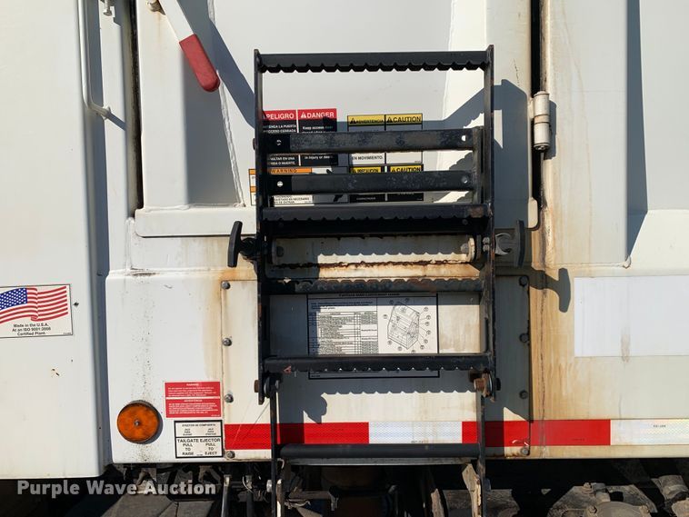 image for item DM7910 2015 Crane Carrier Low Entry refuse truck