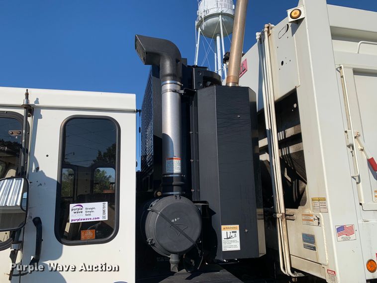 image for item DM7910 2015 Crane Carrier Low Entry refuse truck