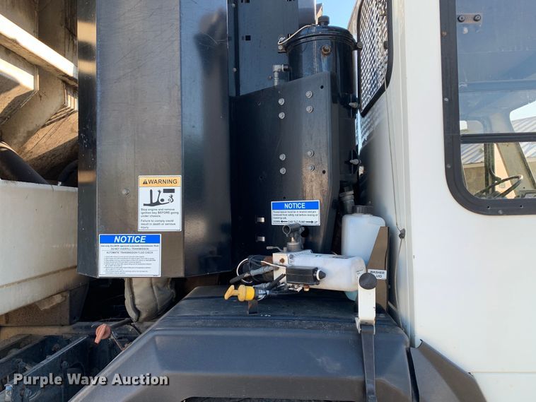 image for item DM7910 2015 Crane Carrier Low Entry refuse truck