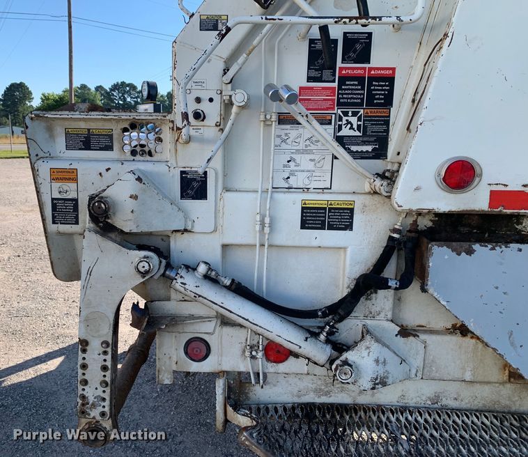 image for item DM7910 2015 Crane Carrier Low Entry refuse truck