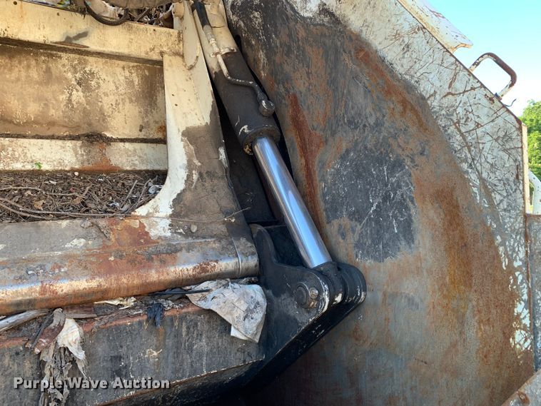 image for item DM7910 2015 Crane Carrier Low Entry refuse truck