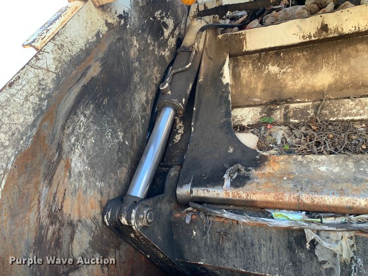 image for item DM7910 2015 Crane Carrier Low Entry refuse truck