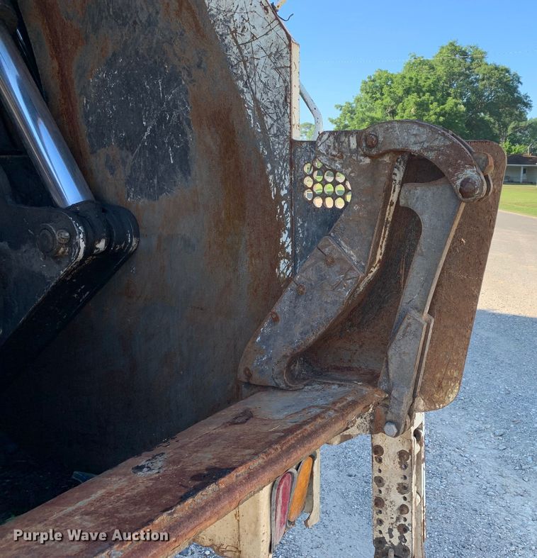 image for item DM7910 2015 Crane Carrier Low Entry refuse truck