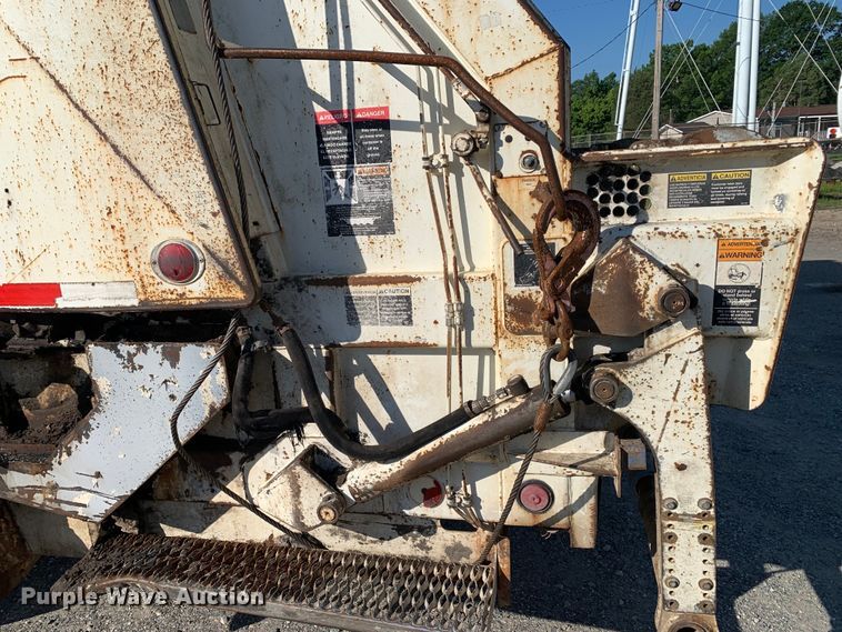 image for item DM7910 2015 Crane Carrier Low Entry refuse truck