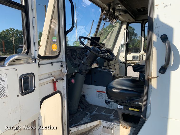 image for item DM7910 2015 Crane Carrier Low Entry refuse truck