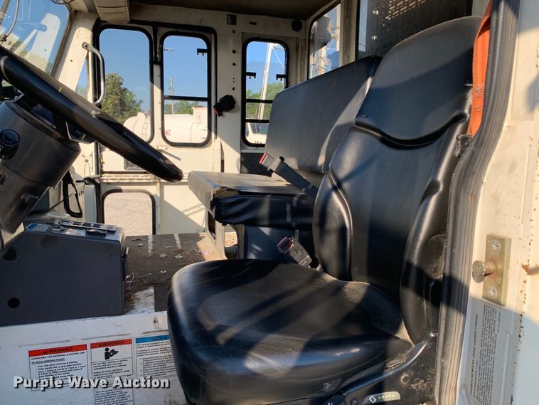 image for item DM7910 2015 Crane Carrier Low Entry refuse truck