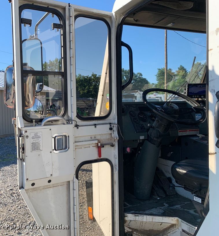 image for item DM7910 2015 Crane Carrier Low Entry refuse truck