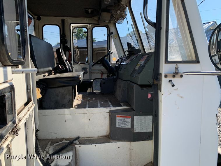 image for item DM7910 2015 Crane Carrier Low Entry refuse truck