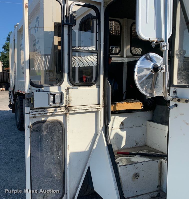 image for item DM7910 2015 Crane Carrier Low Entry refuse truck