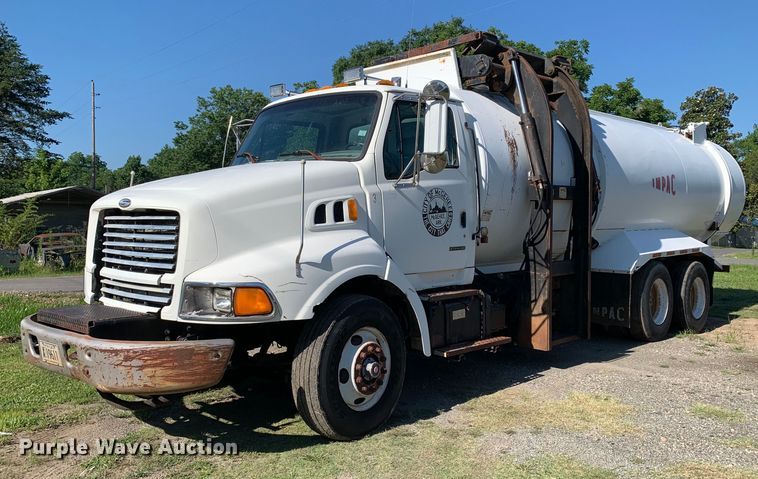 image for item DM7911 1999 Sterling L8513 refuse truck