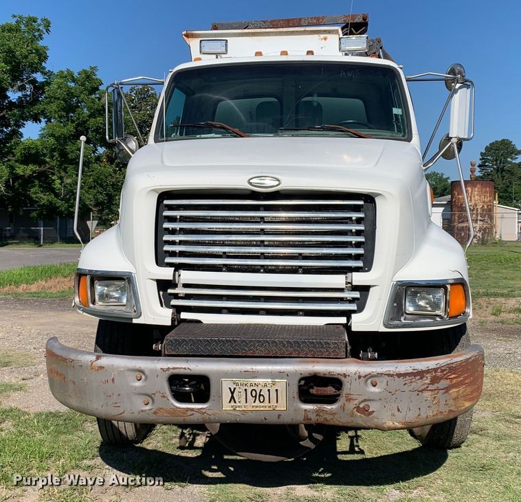 image for item DM7911 1999 Sterling L8513 refuse truck