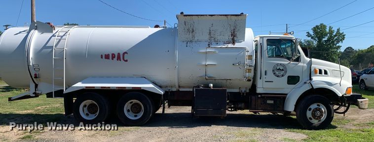 image for item DM7911 1999 Sterling L8513 refuse truck