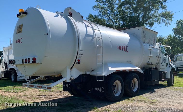 image for item DM7911 1999 Sterling L8513 refuse truck