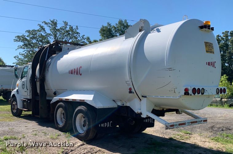 image for item DM7911 1999 Sterling L8513 refuse truck