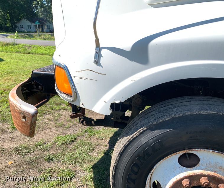 image for item DM7911 1999 Sterling L8513 refuse truck