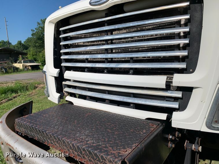 image for item DM7911 1999 Sterling L8513 refuse truck