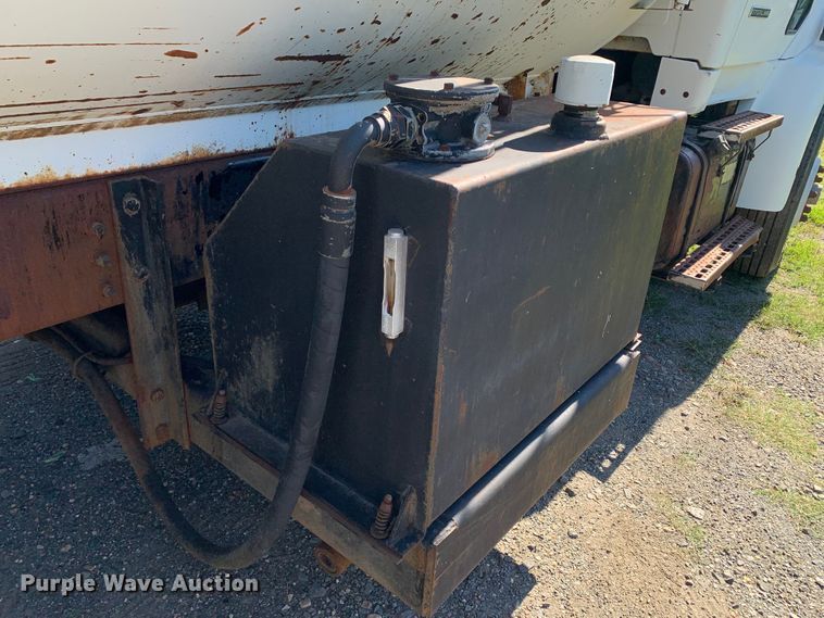 image for item DM7911 1999 Sterling L8513 refuse truck