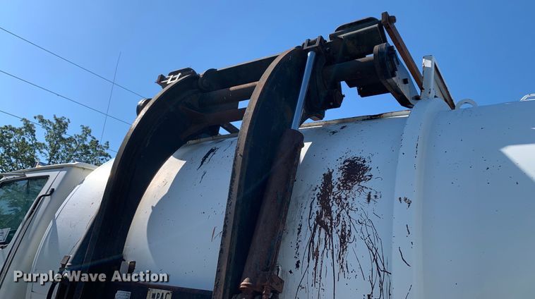 image for item DM7911 1999 Sterling L8513 refuse truck