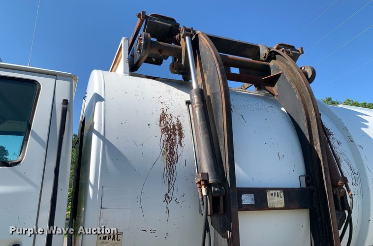 image for item DM7911 1999 Sterling L8513 refuse truck