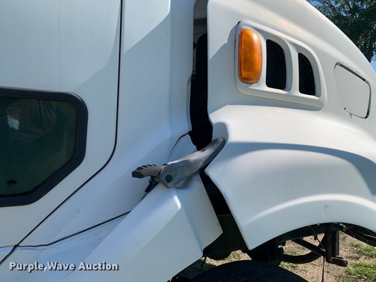 image for item DM7911 1999 Sterling L8513 refuse truck