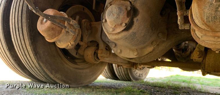 image for item DM7911 1999 Sterling L8513 refuse truck