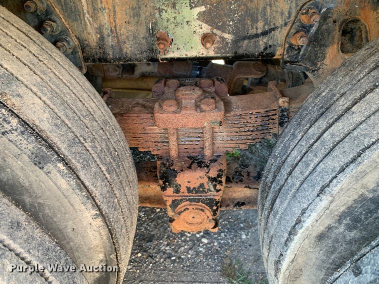 image for item DM7911 1999 Sterling L8513 refuse truck