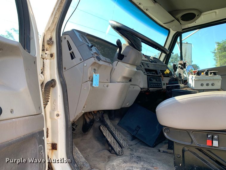 image for item DM7911 1999 Sterling L8513 refuse truck