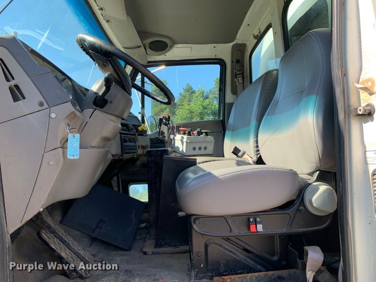 image for item DM7911 1999 Sterling L8513 refuse truck