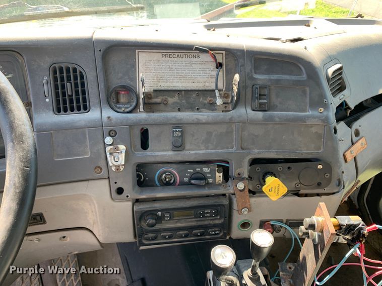 image for item DM7911 1999 Sterling L8513 refuse truck