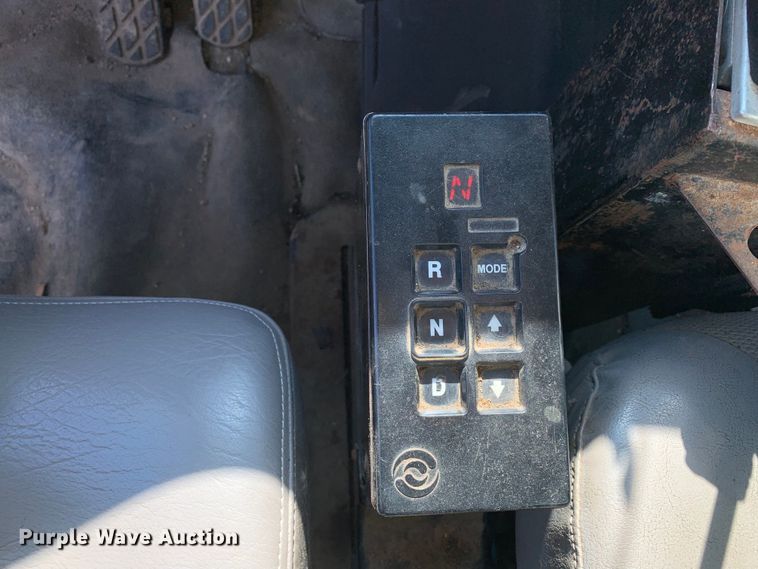 image for item DM7911 1999 Sterling L8513 refuse truck