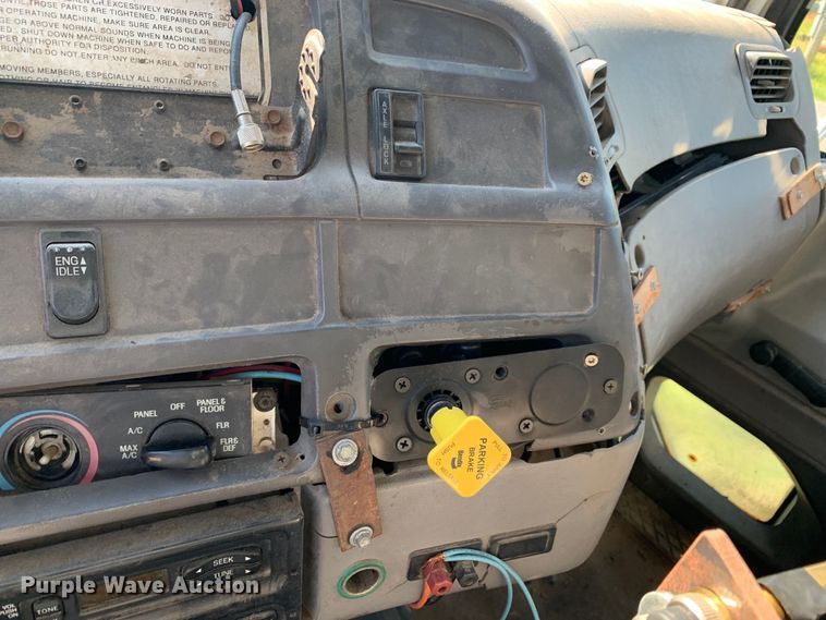 image for item DM7911 1999 Sterling L8513 refuse truck