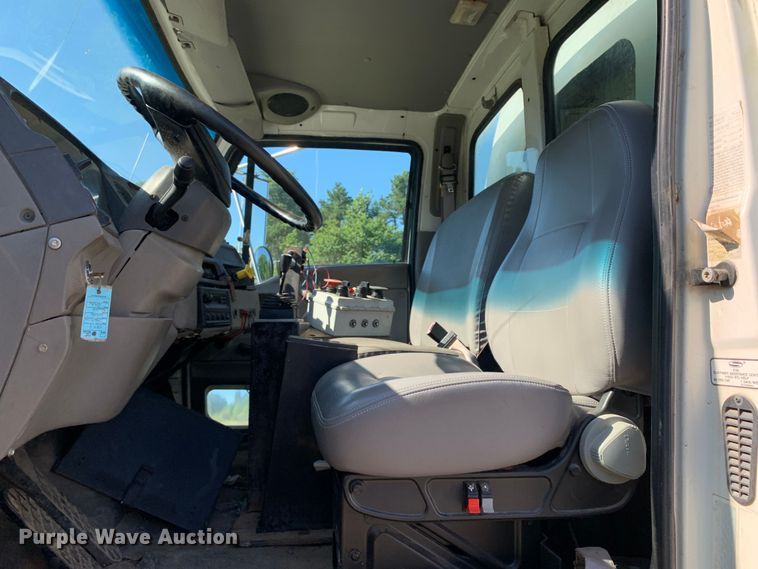 image for item DM7911 1999 Sterling L8513 refuse truck