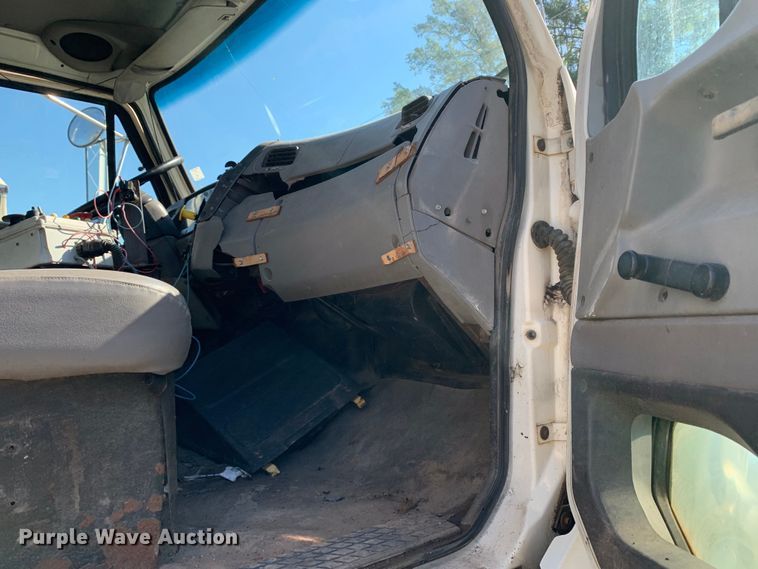 image for item DM7911 1999 Sterling L8513 refuse truck