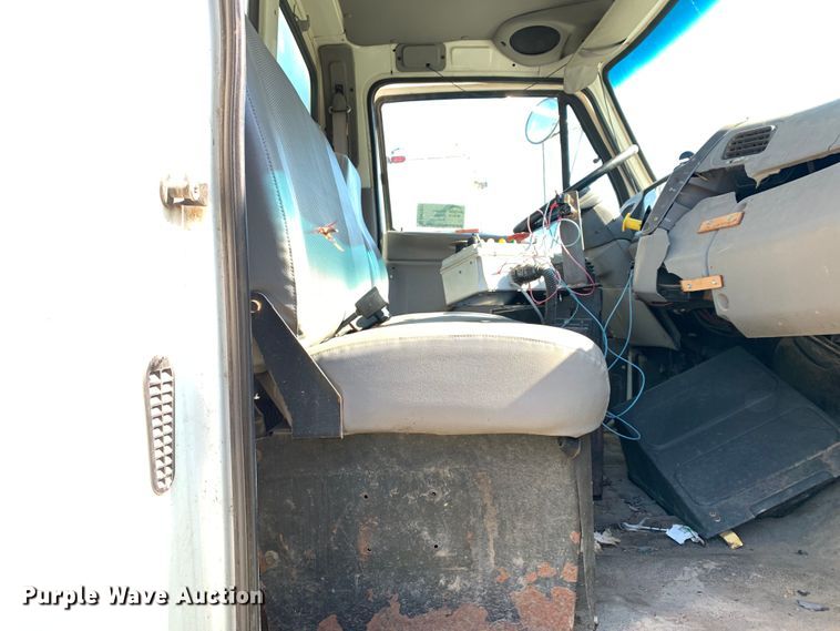 image for item DM7911 1999 Sterling L8513 refuse truck