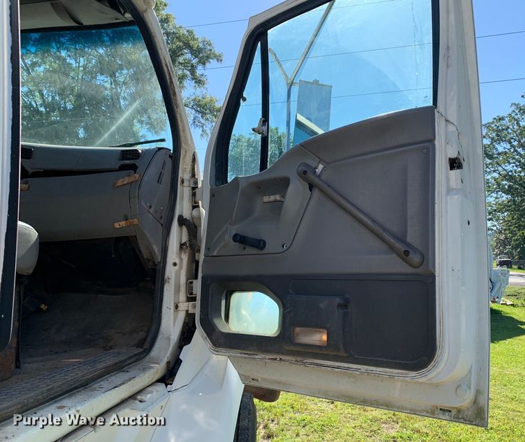 image for item DM7911 1999 Sterling L8513 refuse truck