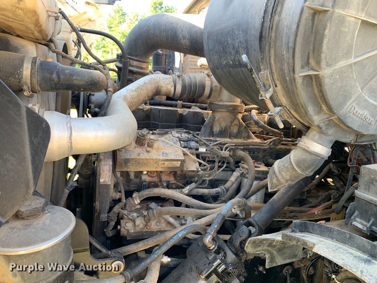 image for item DM7911 1999 Sterling L8513 refuse truck