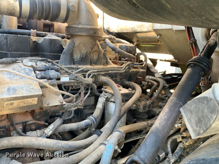 image for item DM7911 1999 Sterling L8513 refuse truck