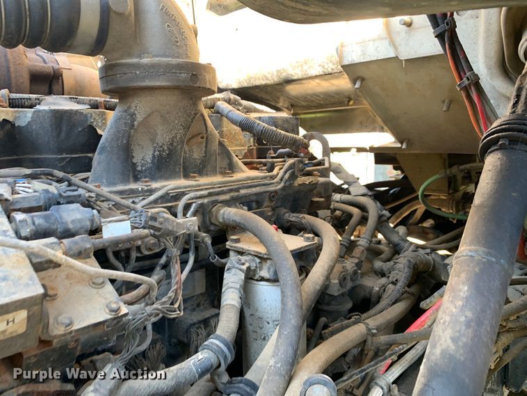 image for item DM7911 1999 Sterling L8513 refuse truck