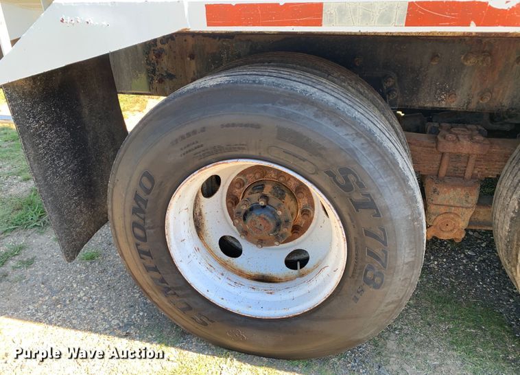 image for item DM7911 1999 Sterling L8513 refuse truck