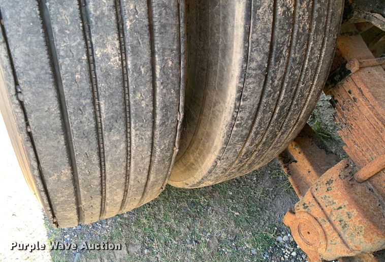 image for item DM7911 1999 Sterling L8513 refuse truck