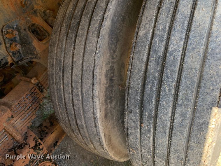 image for item DM7911 1999 Sterling L8513 refuse truck