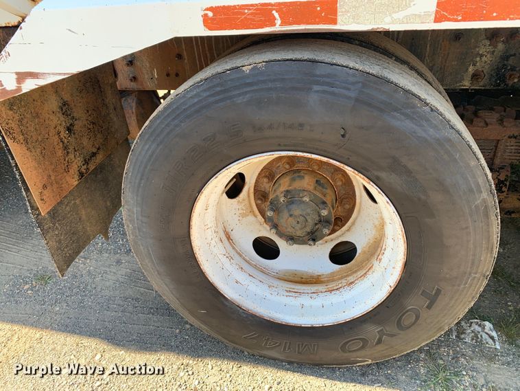 image for item DM7911 1999 Sterling L8513 refuse truck